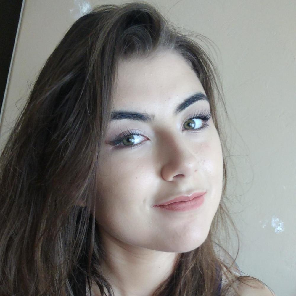 Meet your Posher, Camila